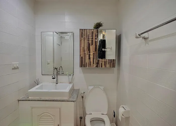 Apartment Stylish Furnished, Pool View Prime Location