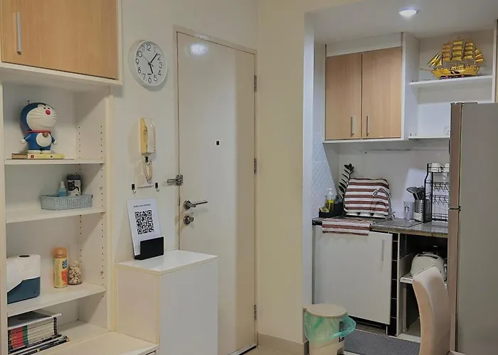 Stylish Furnished, Pool View Prime Location Apartment Bangkok