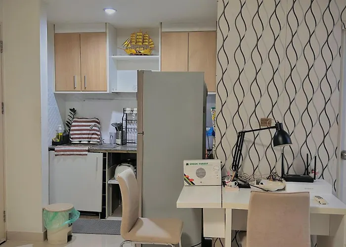 Stylish Furnished, Pool View Prime Location