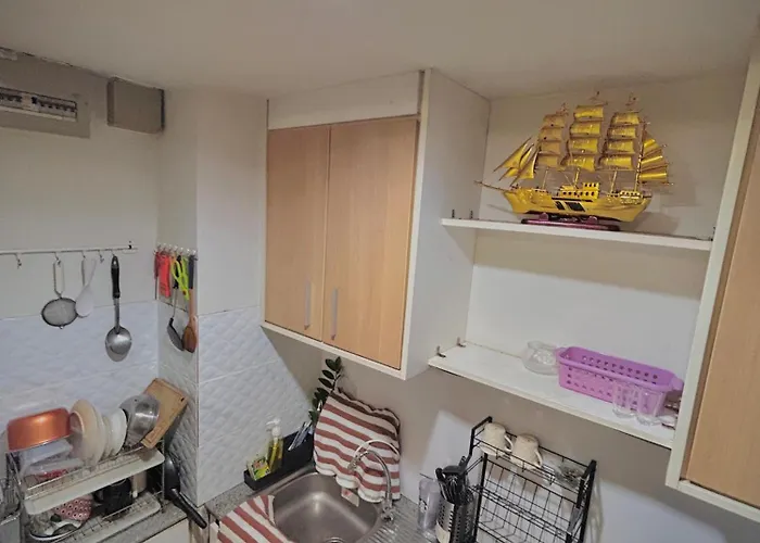 Apartment Stylish Furnished, Pool View Prime Location *